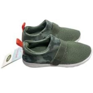 Cat and Jack camo water shoes